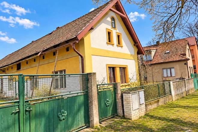 Prodej 1/2 RD + stavební pozemky 2 038 m², Libichov - Dobrovice
